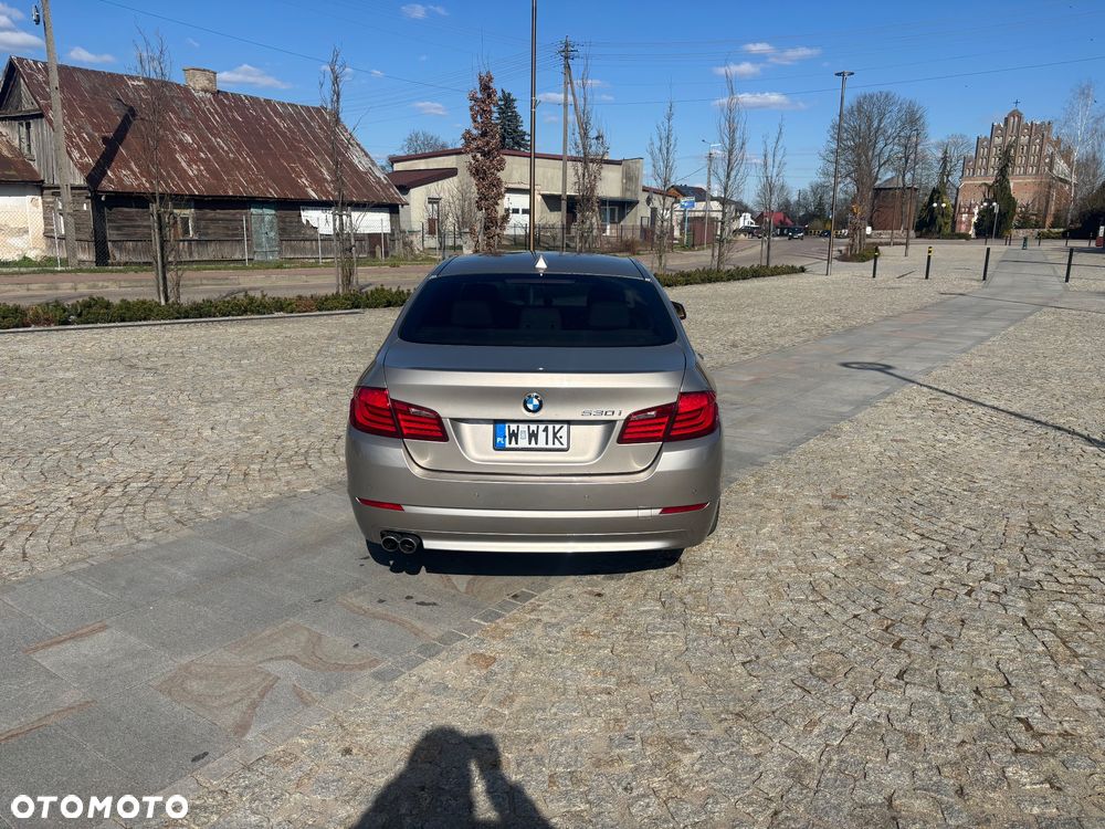 BMW Seria 5 528i - 3