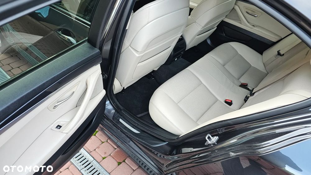 BMW Seria 5 535i xDrive Modern Line - 29
