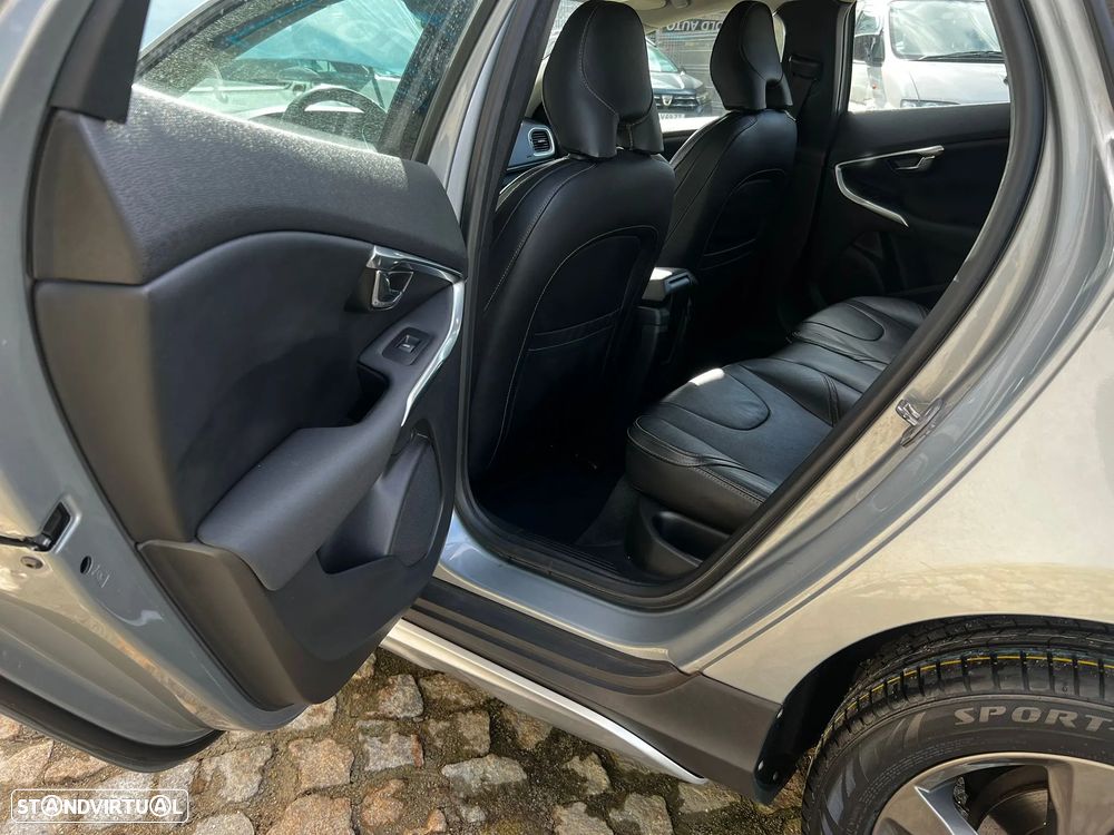 Volvo V40 1.6 D2 R-Design Momentum - 24