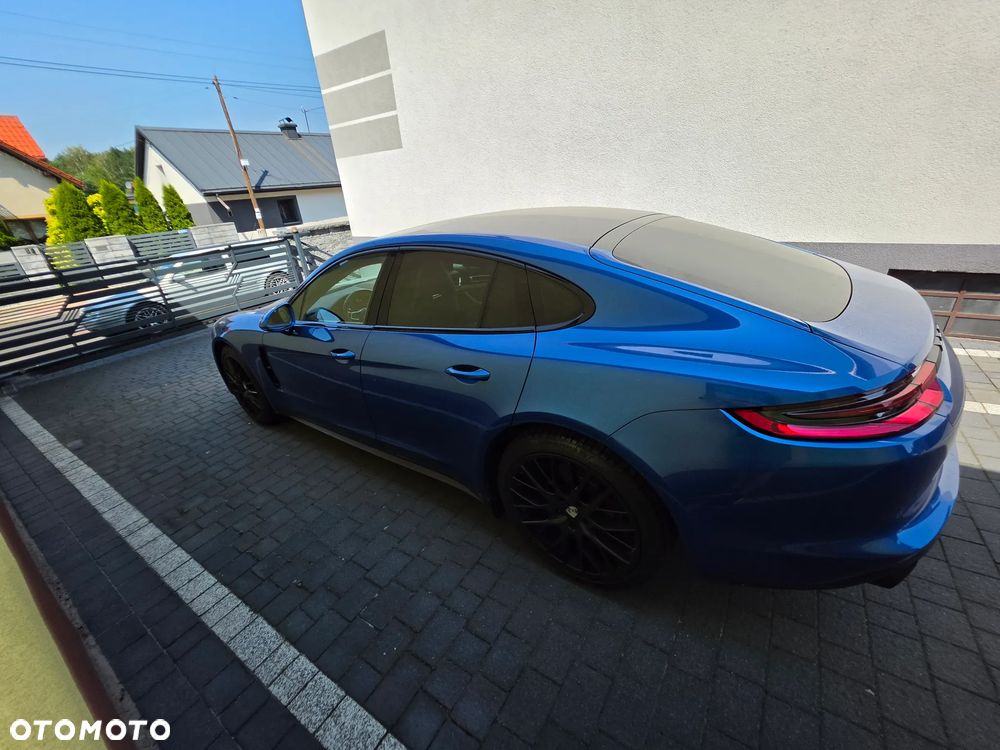 Porsche Panamera 4S - 25