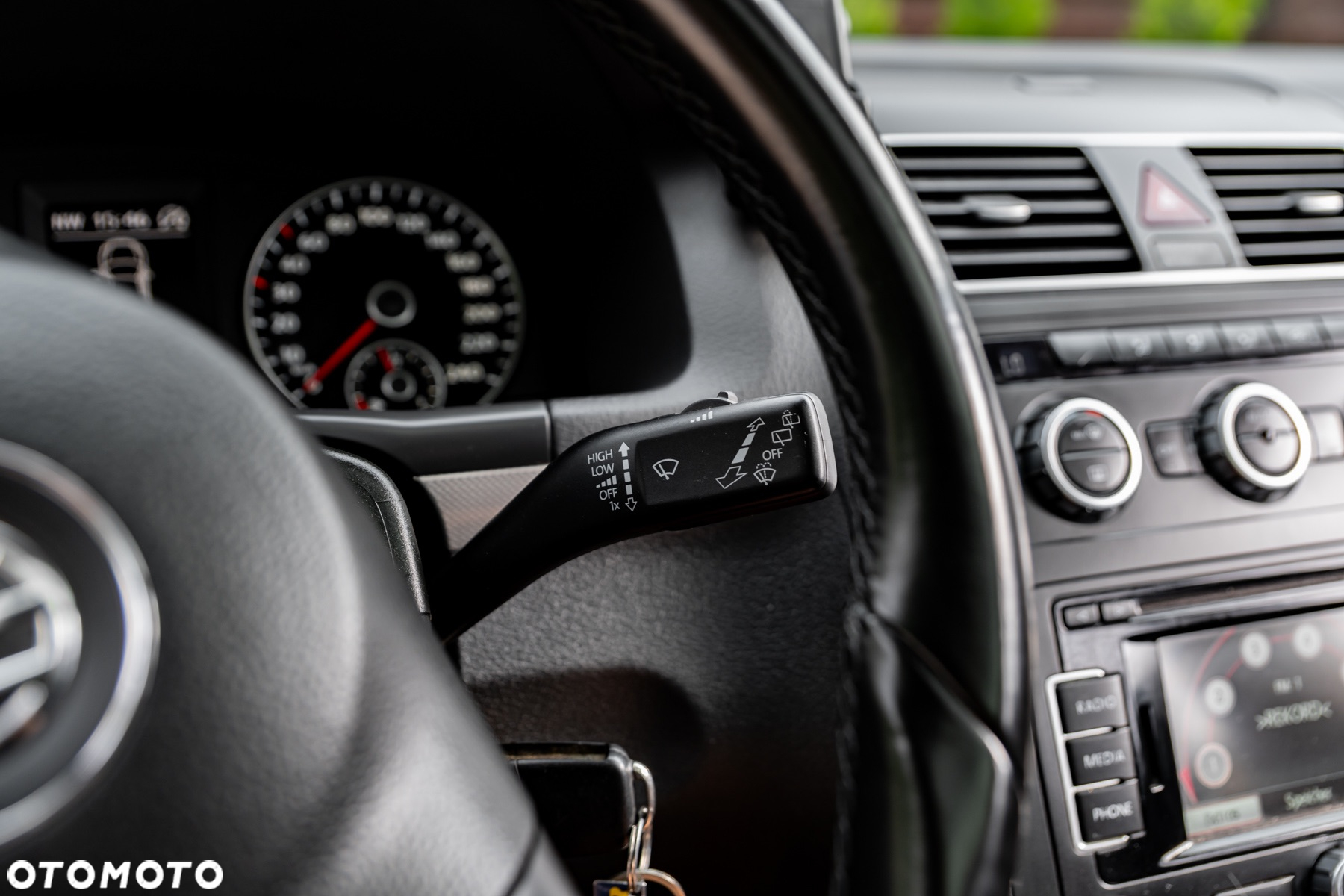 Volkswagen Touran 2.0 TDI DPF BlueMotion Technology MATCH - 32