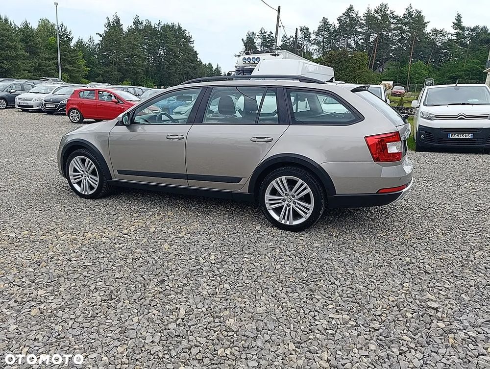 Skoda Octavia Scout 2.0 TDI 4x4 DSG - 10