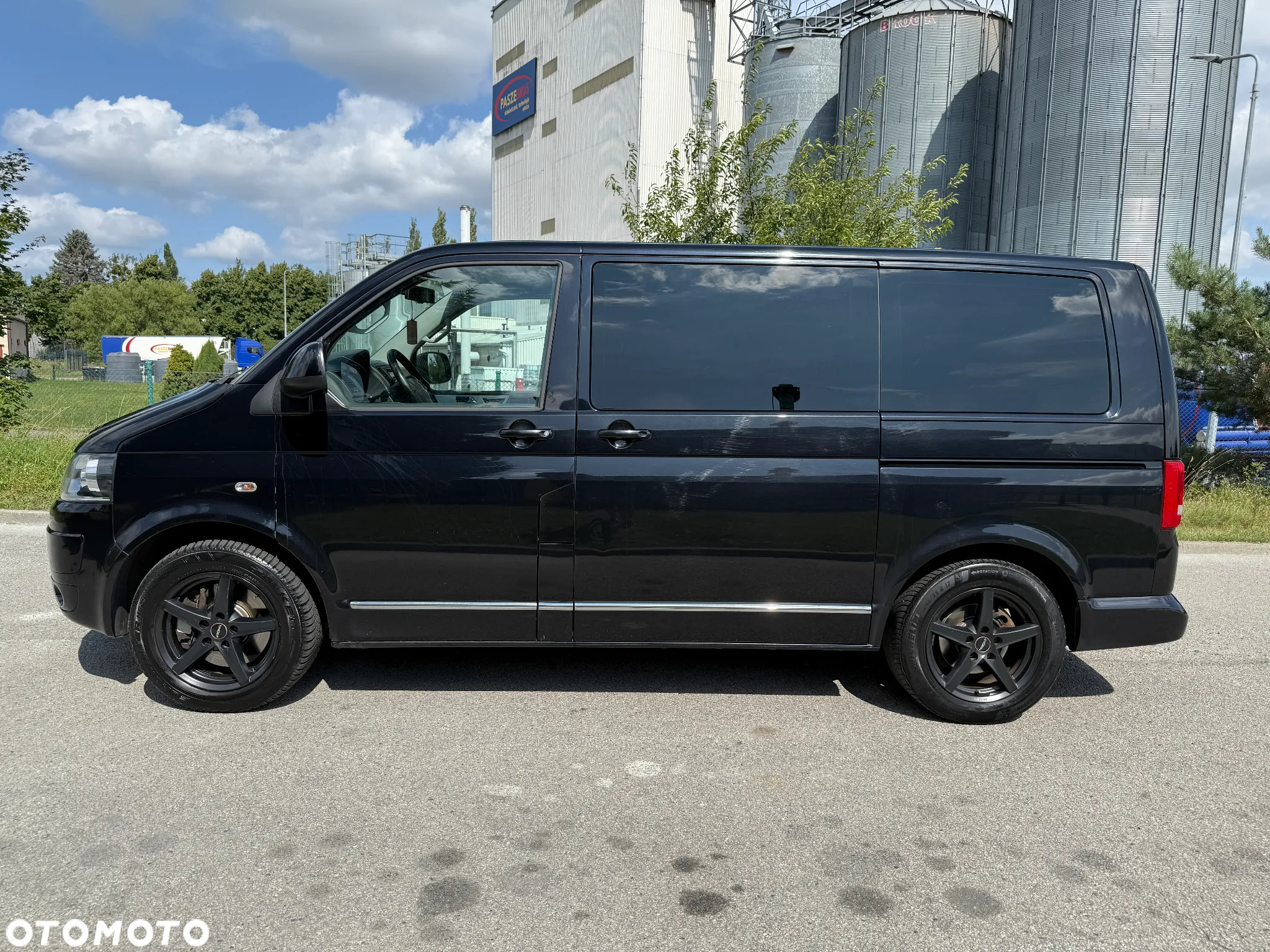 Volkswagen Multivan - 5