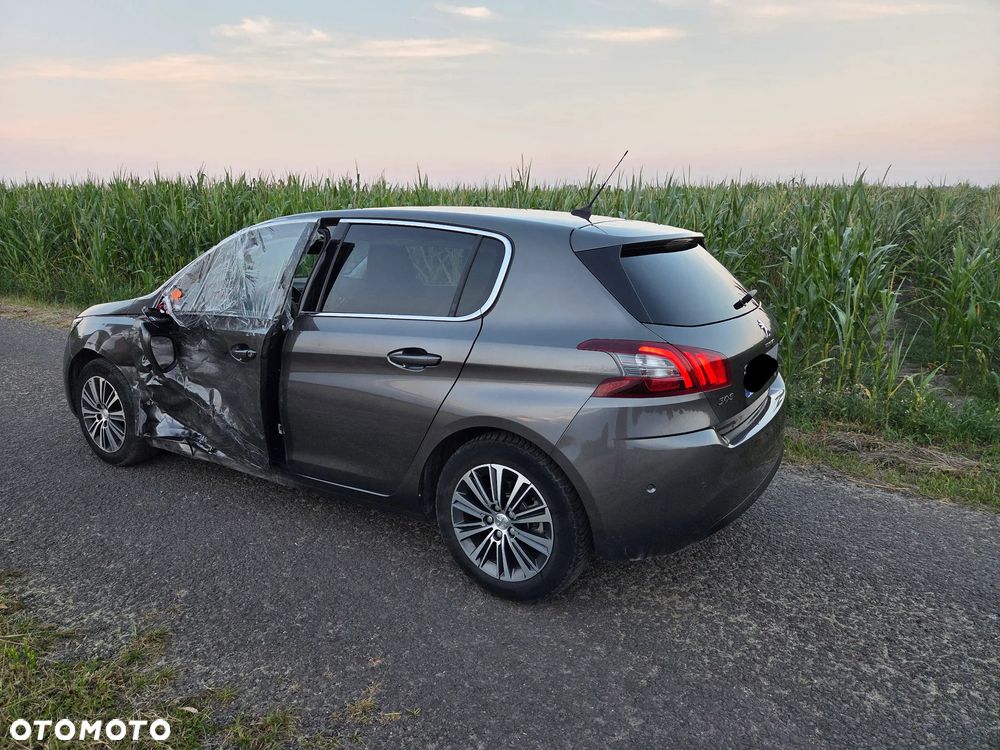 Peugeot 308 1.2 PureTech GPF Road Trip S&S EAT8 - 10