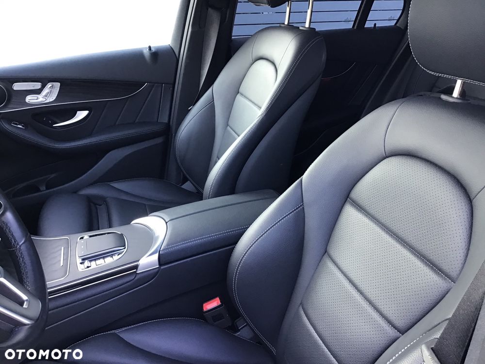 Mercedes-Benz GLC 300 4Matic 9G-TRONIC AMG Line Plus - 20