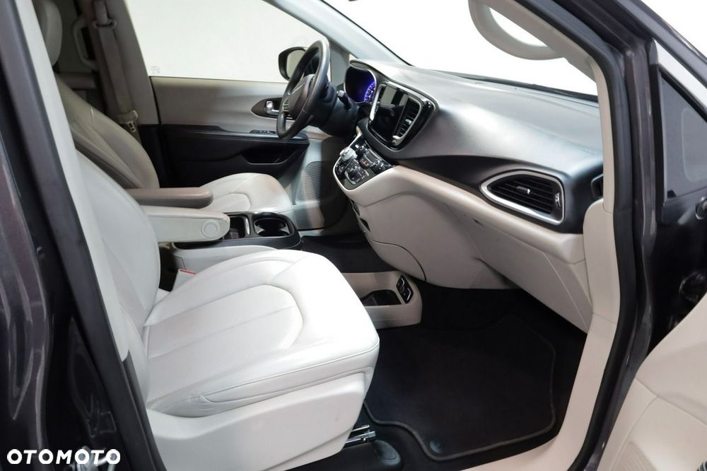 Chrysler Pacifica - 9