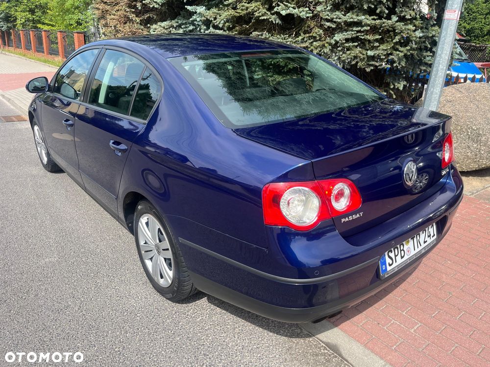 Volkswagen Passat - 4