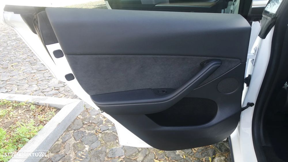 Tesla Model Y Long Range Dual Motor AWD - 16