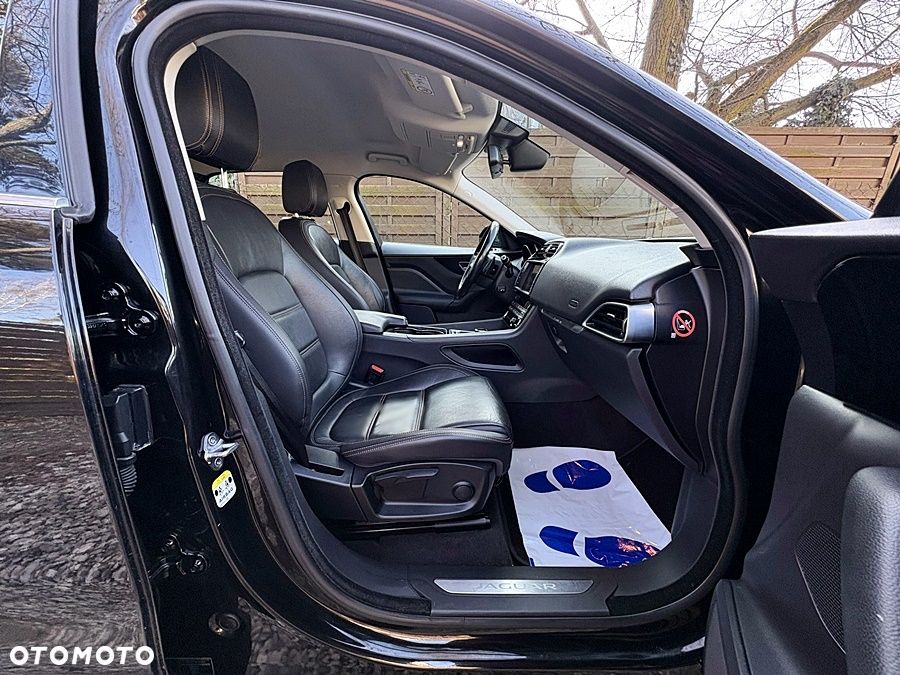 Jaguar F-Pace 20d AWD Prestige - 24