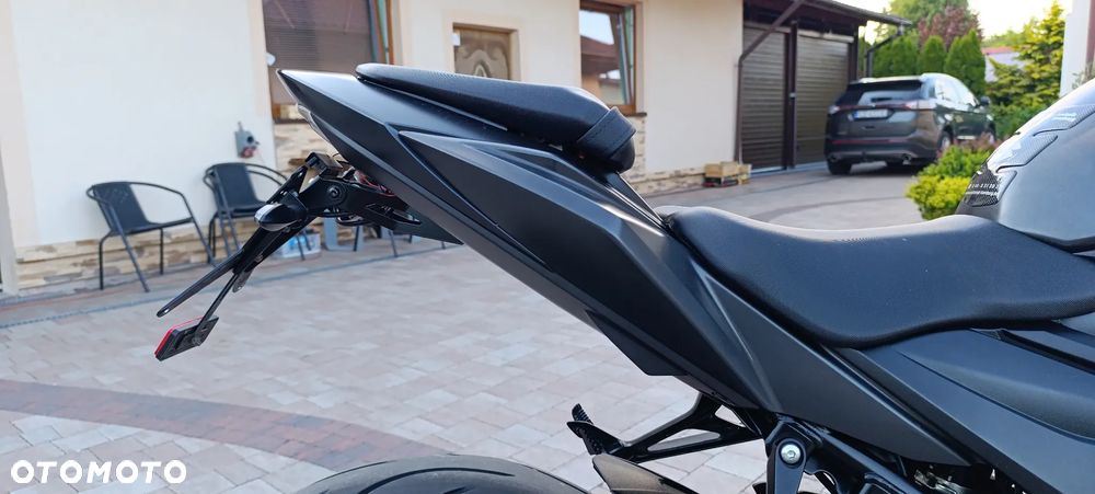 Suzuki GSX - 26