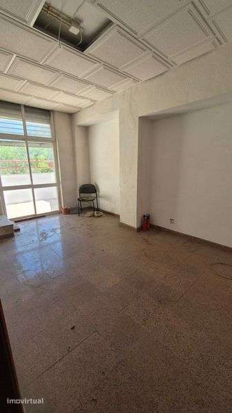 Escritório Duplex com Terraço no Centro do Laranjeiro, Almada - Grande imagem: 4/10
