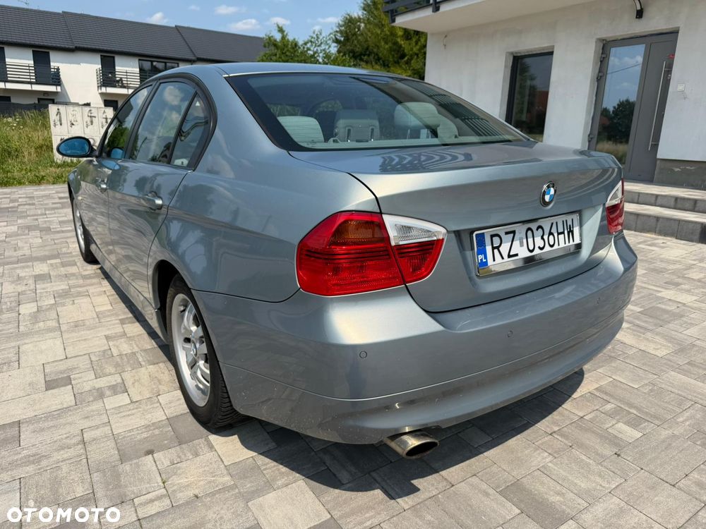 BMW Seria 3 318i - 8