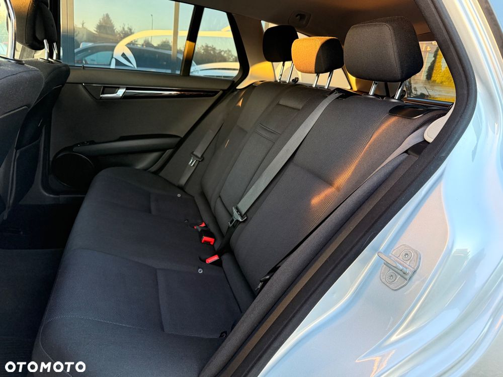 Mercedes-Benz Klasa C 220 CDI DPF Automatik Elegance - 24