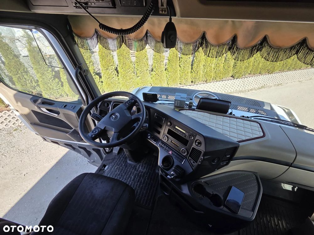Mercedes-Benz Actros - 9