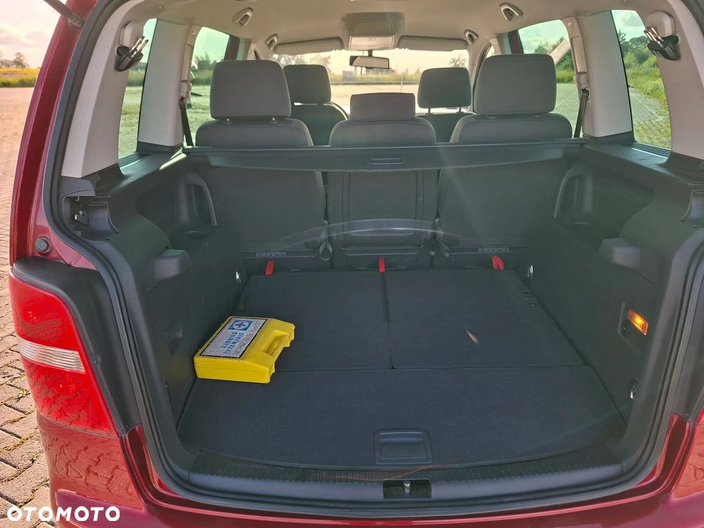 Volkswagen Touran 2.0 TDI Highline - 9