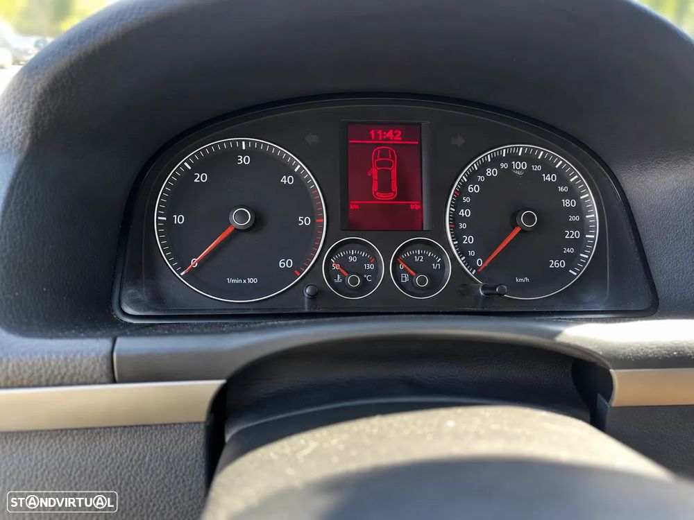 VW Touran — photo 4