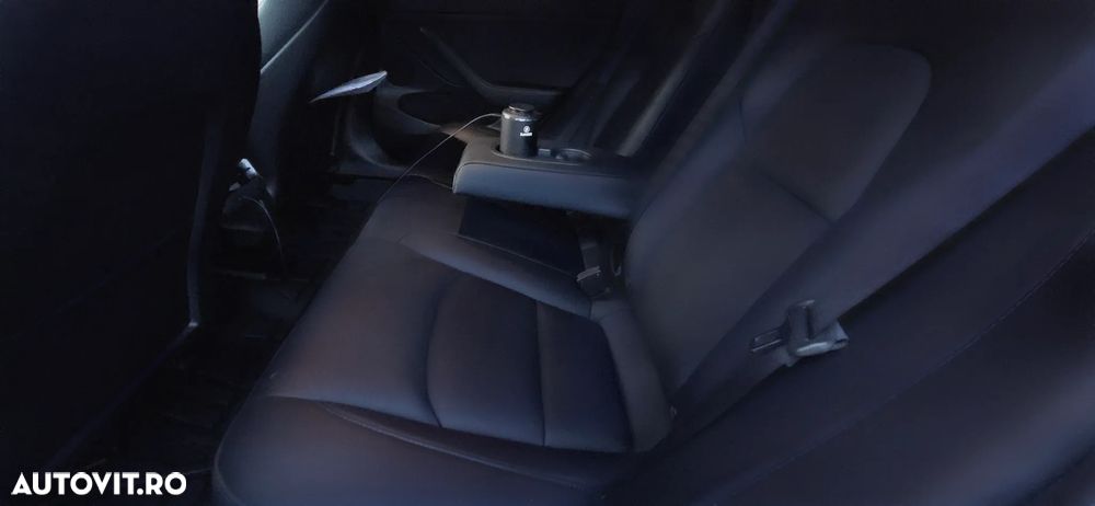 Tesla Model 3 - 8