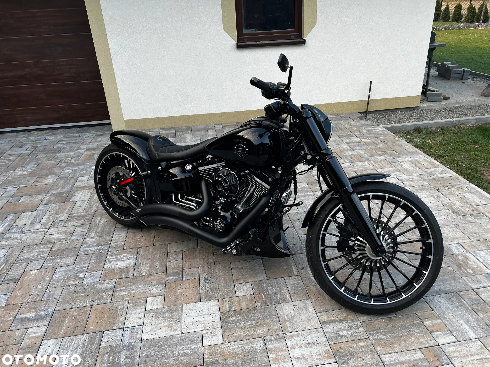 Harley-Davidson Softail Breakout - 4