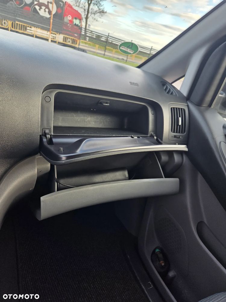 Hyundai H-1 Starex - 37