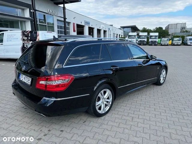 Mercedes-Benz Klasa E 300 CDI BlueEff Avantgarde - 2