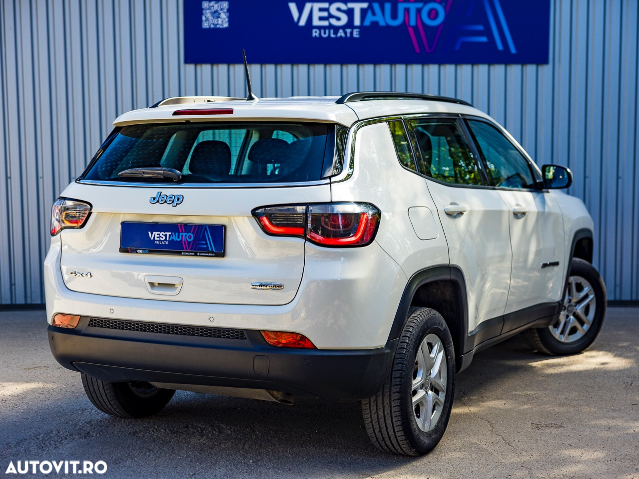 Jeep Compass 2.0 M-Jet 4x4 AT Longitude - 8