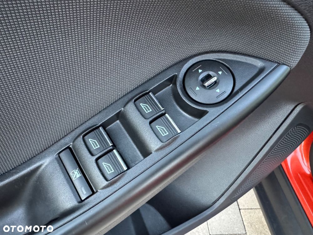 Ford Focus 1.6 TDCi DPF Champions Edition - 17
