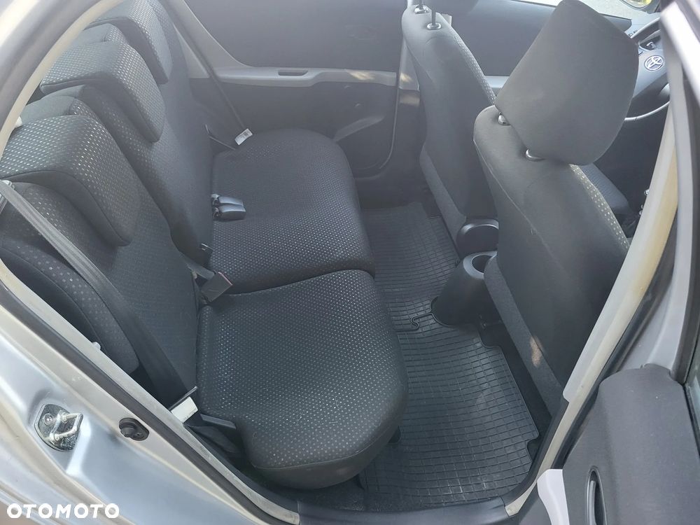 Toyota Yaris - 16