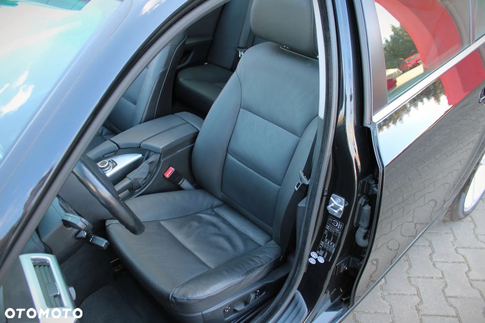 BMW Seria 5 530i - 23