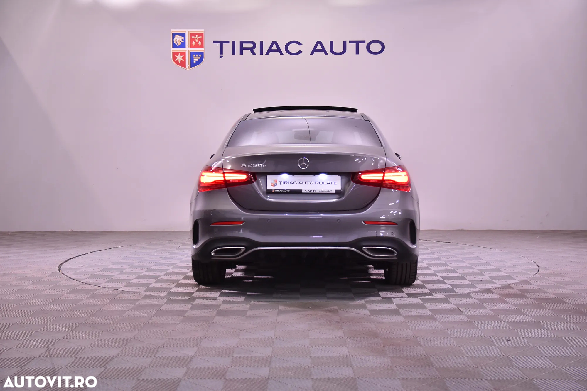 Mercedes-Benz A 250 e 8G-DCT AMG Line - 4