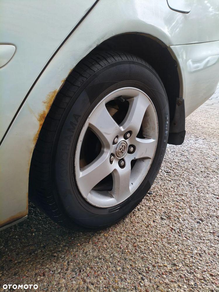 Toyota Camry - 5