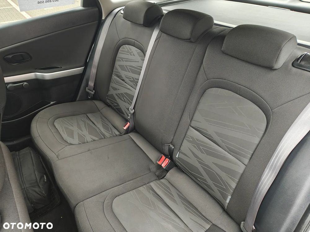 Kia Ceed - 11