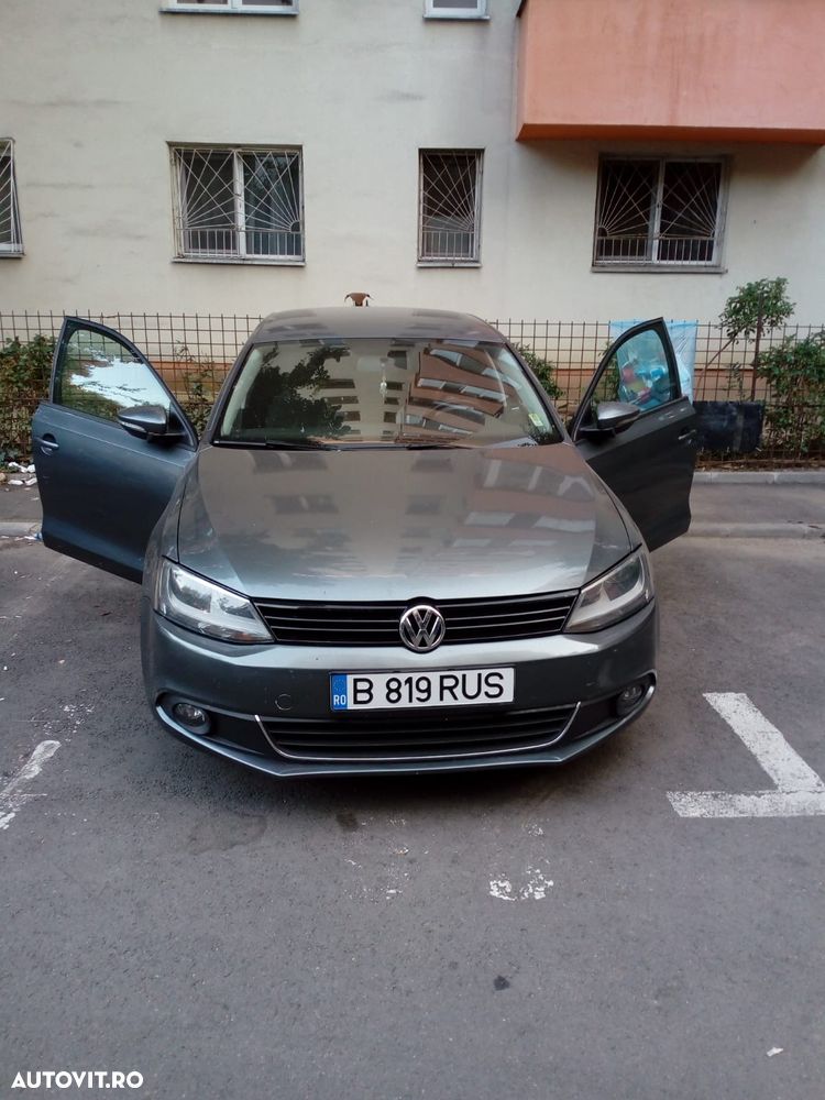 Volkswagen Jetta - 2