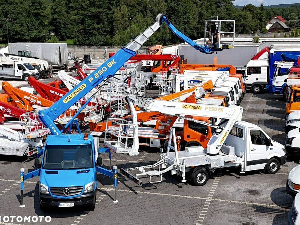 Mercedes-Benz Sprinter - 2