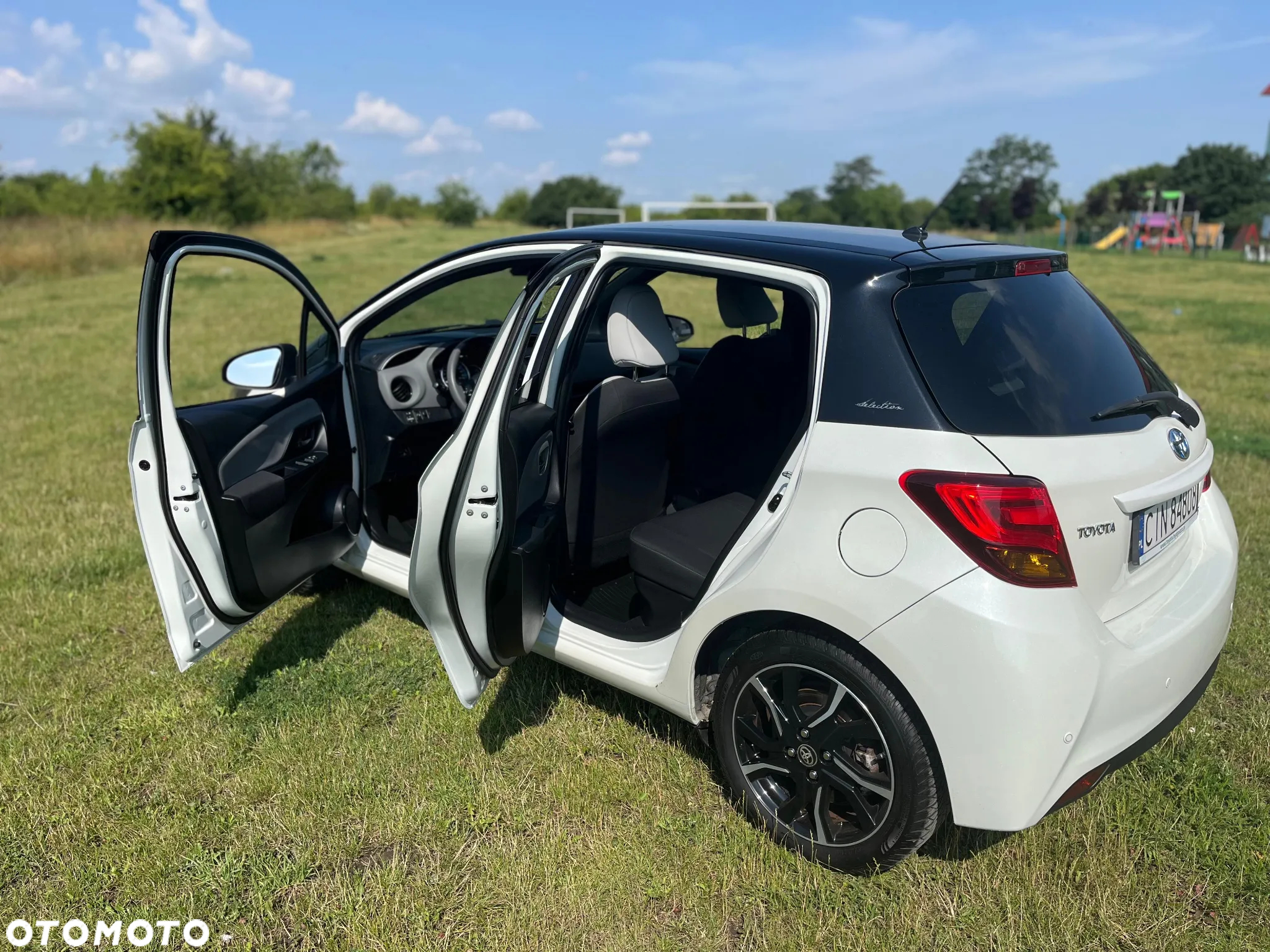 Toyota Yaris Hybrid 100 Selection Pure - 17