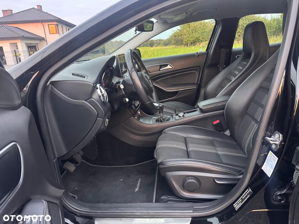 Mercedes-Benz GLA 180 d - 16