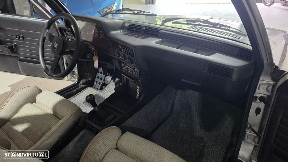 BMW 323 - 40