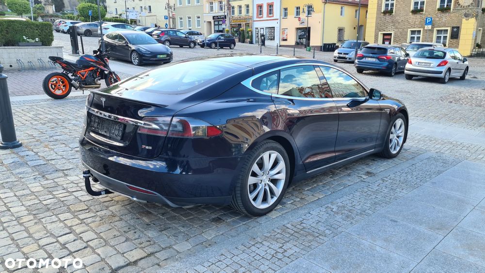Tesla Model S - 6