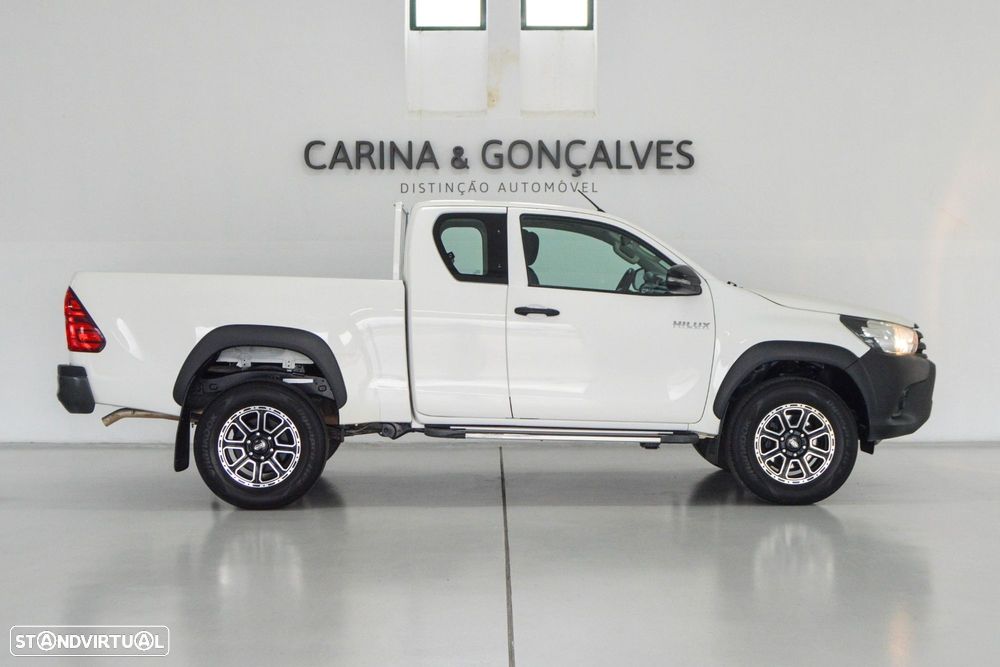 Toyota Hilux 2.4 D-4D 4X2 Cabine Extra 3L - 5