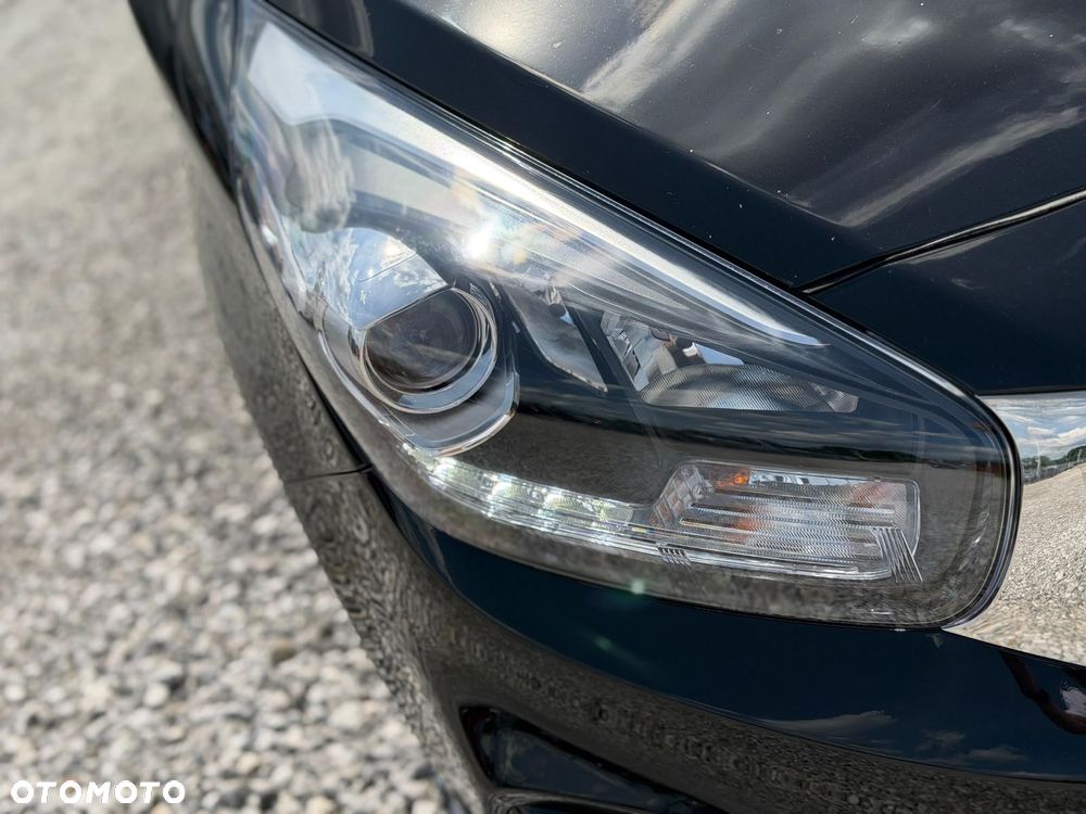Kia Carens 1.7 CRDi M 7os EU6 - 13