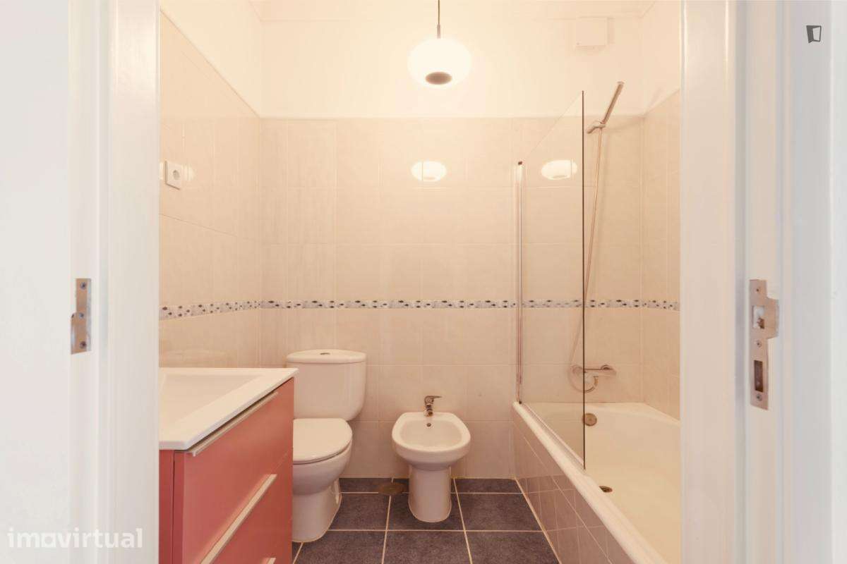 Quarto - localizado em Benfica Lisbon - Grande imagem: 2/12