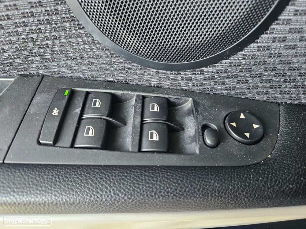 BMW 318 d LifeStyle - 40