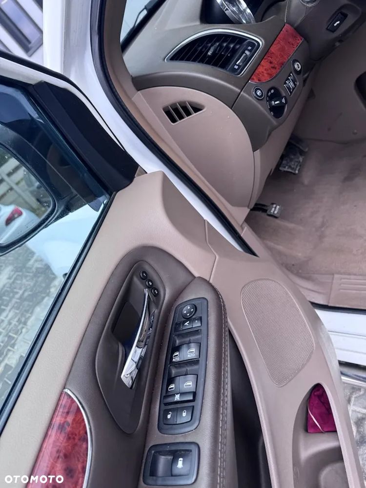 Chrysler Town & Country 3.6 Limited - 7