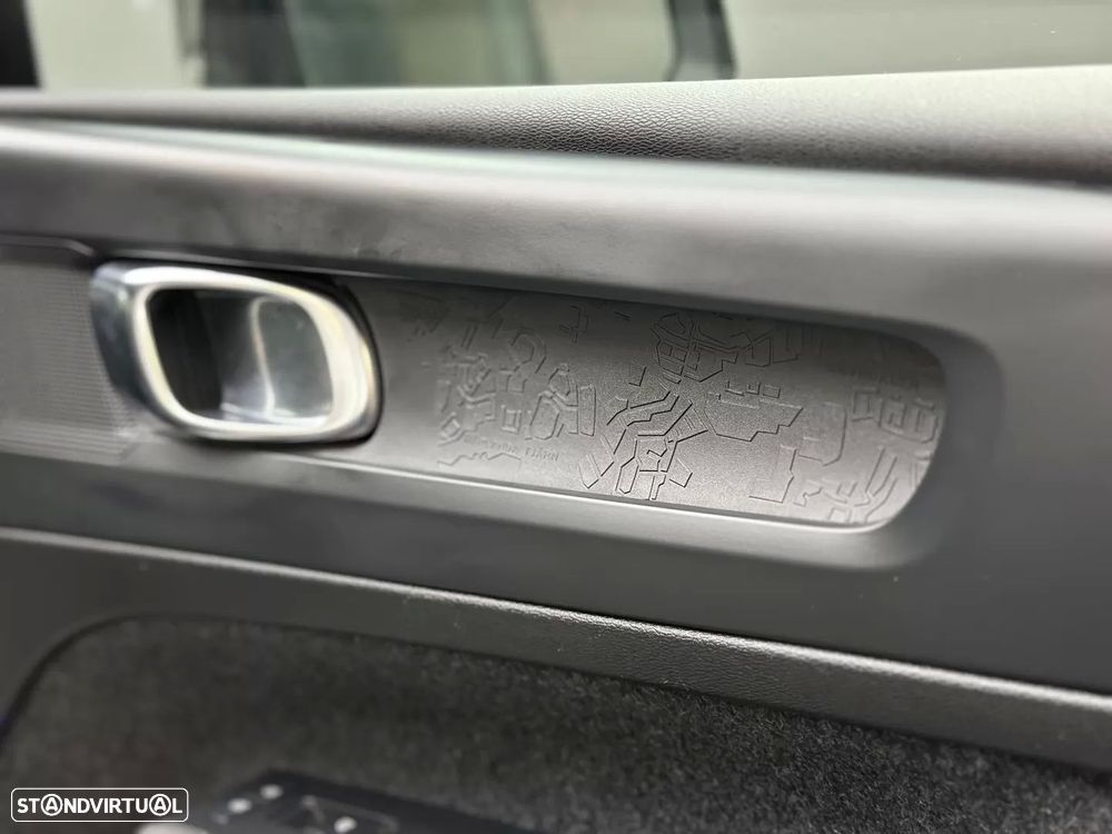 Volvo XC 40 Recharge Core - 31