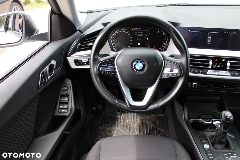 BMW Seria 2 218i - 12