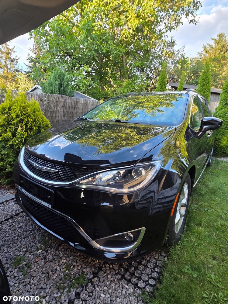 Chrysler Pacifica - 5