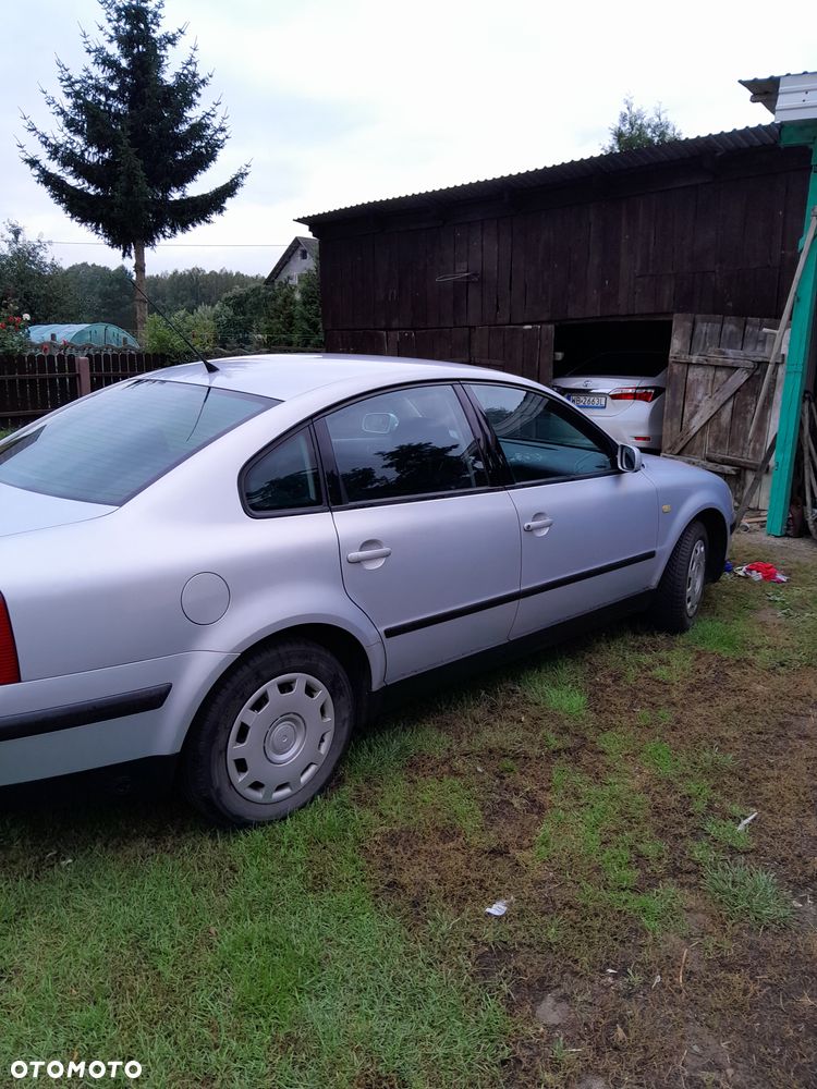 Volkswagen Passat 1.6 - 5