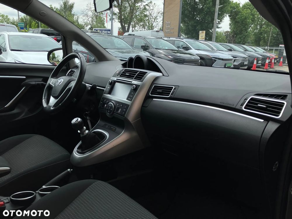 Toyota Verso 1.8 Premium - 13