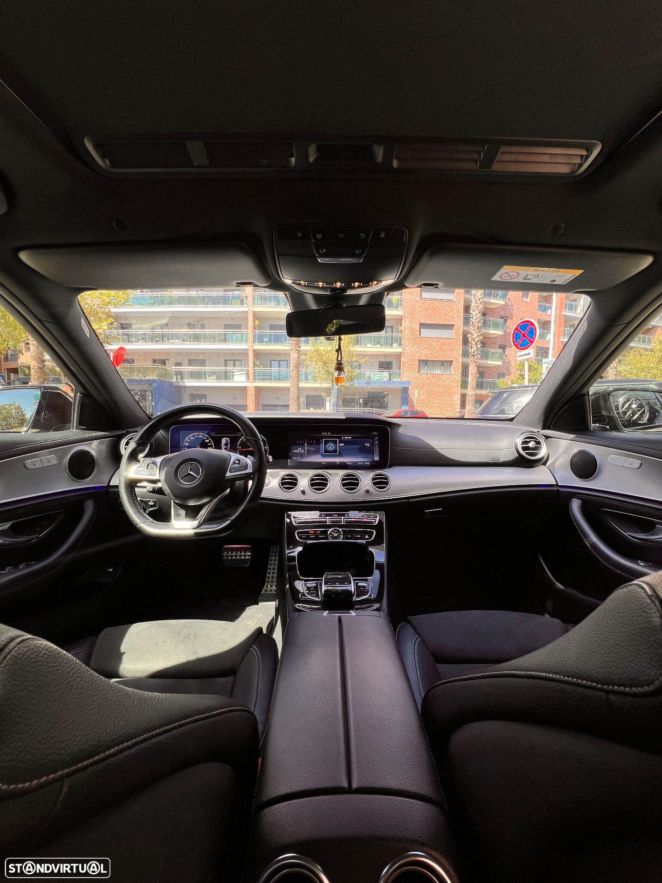 Mercedes-Benz E 220 d AMG - 23