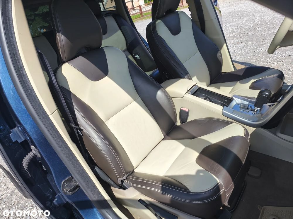 Volvo XC 60 2.4D AWD Summum - 25