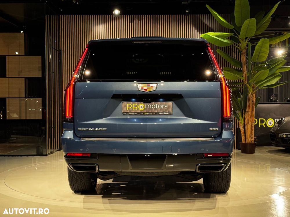 Cadillac Escalade - 4